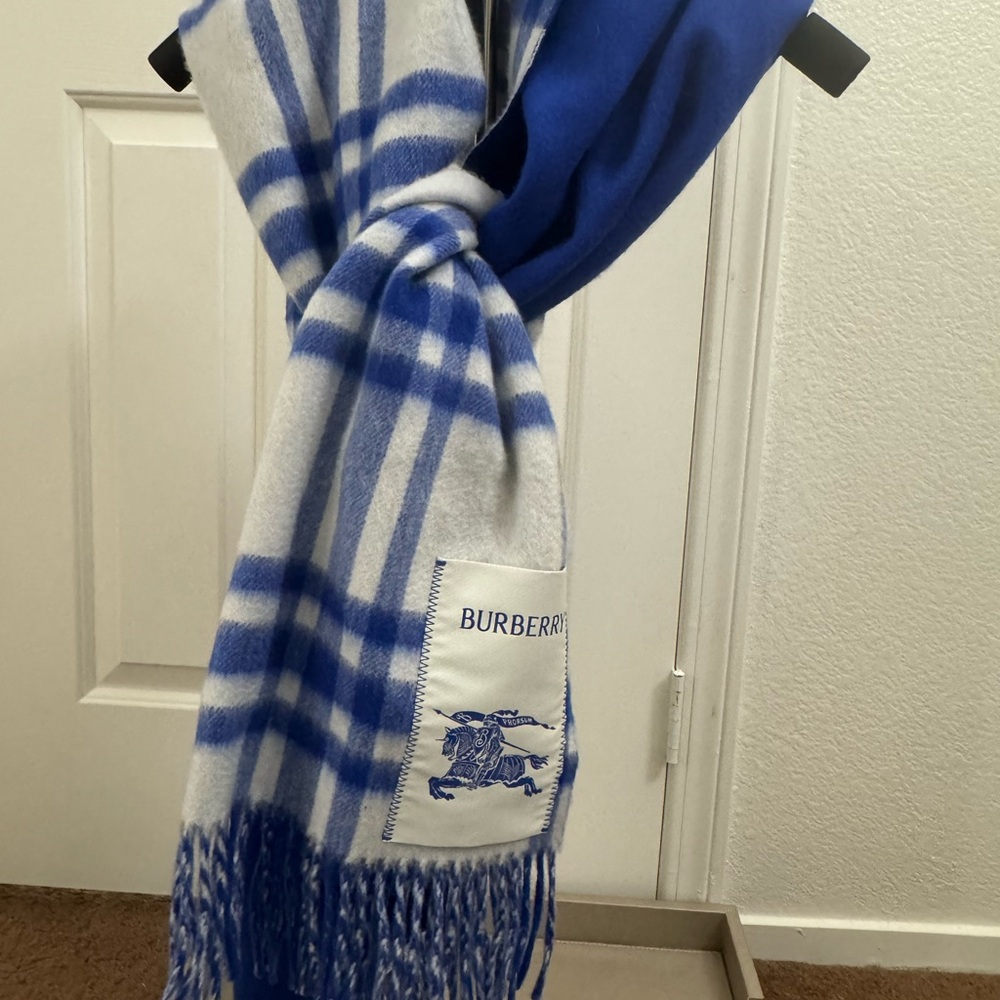 Burberry Oversized Cashmere Scarf - Picture 2 of 6